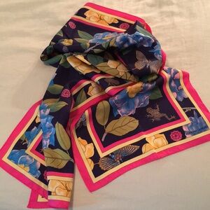 Women scarve